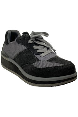 Deckers Sneakers
