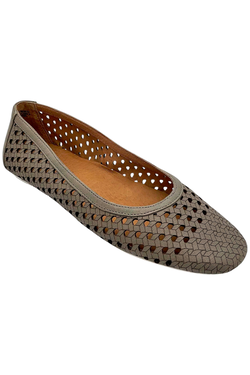 Gentle Souls by Kenneth Cole  Flats