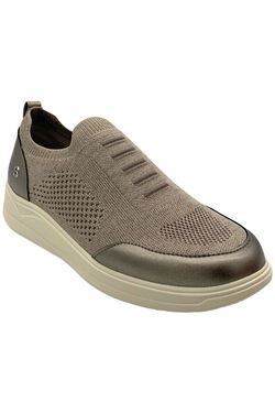 Bzees  Sneakers