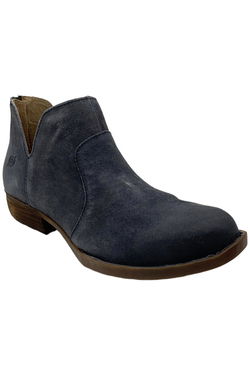 Born  Boots