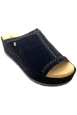 Minnetonka Sandals
