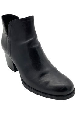 Born  Boots